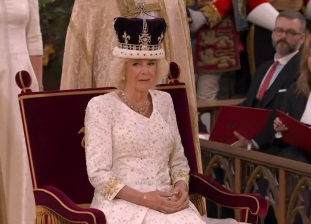 contechristino's tweet photo. Lei che diventa il simbolo vivente del "crederci sempre arrendersi mai". #Coronation https://t.co/cEcPCR8mxW