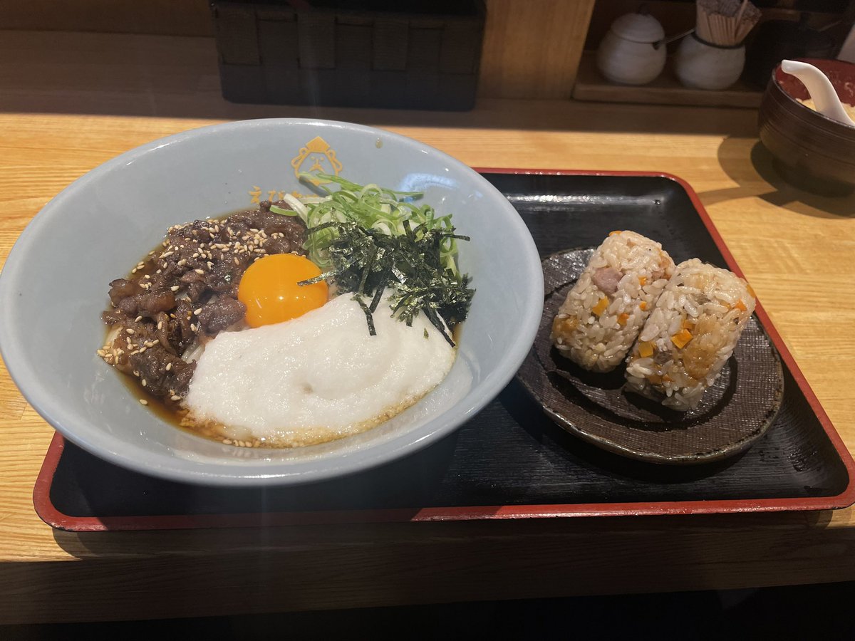 福岡着いたーー！🤙

ここのうどんうますぎ！！！！！！