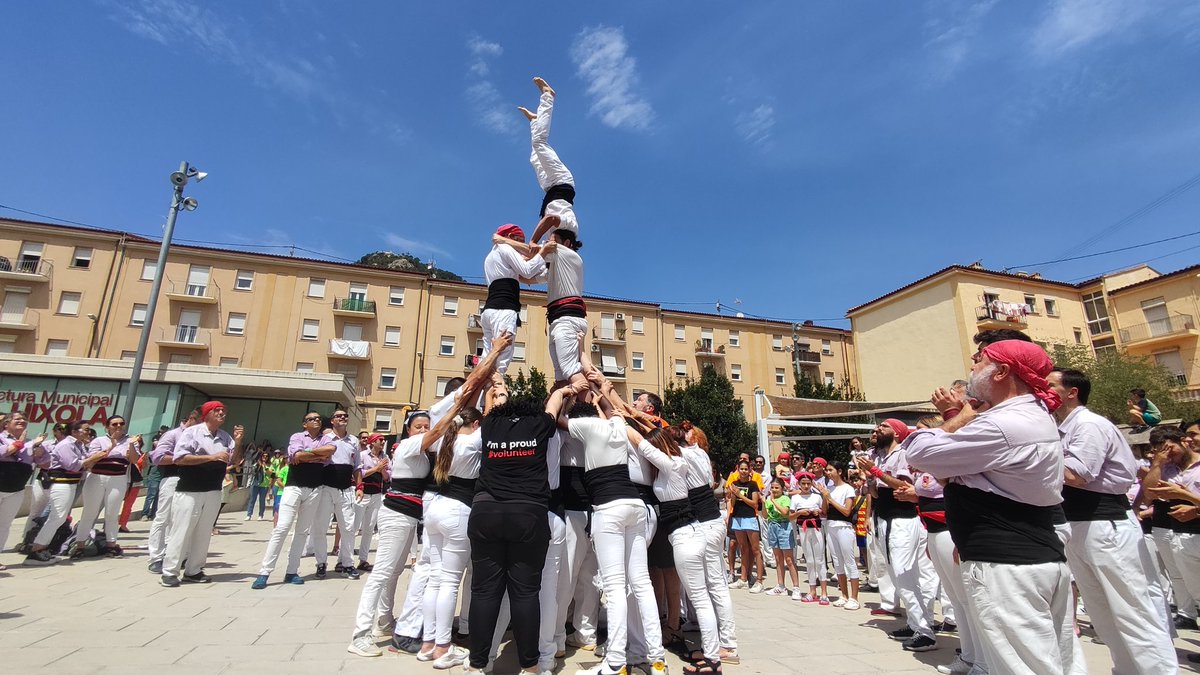 La Muixeranga <a href="/PenyetaBlanca/">Muixeranga Penyeta Blanca</a> fa la figuereta a Alcoi. Que bé!

#Trobades2023 #castells
