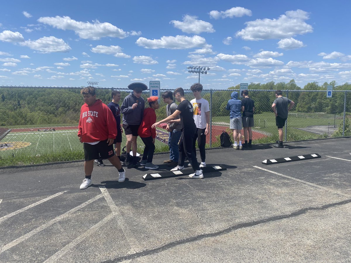Haley_McL9's tweet photo. #CincodeMayo2023 was spent celebrating Mexican culture with a fiesta for my juniors and other classes playing traditional Latino playground games: Estatuas, A Pares Y Nones, & Pato, Pato, Ganso. #GetUpAndLearn #CaliforniaCan https://t.co/UZVxPVcZn7