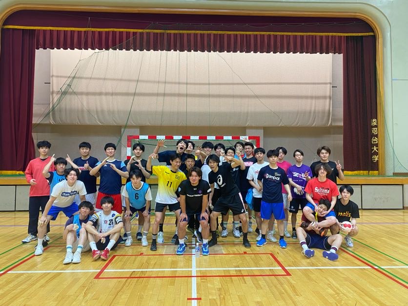 本日、３回目となる佐藤陽太さん(前筑波大学男子ハンドボール部主将)とのtrainingでした👏本学の選手の集中力は２時間あるかないか…💧チームの課題に対し細かなアドバイス。ありがとうございました。4回目お願いします🙇⤵️
#駿河台大学ハンドボール部
#筑波大学ハンドボール部
#ハンドボール