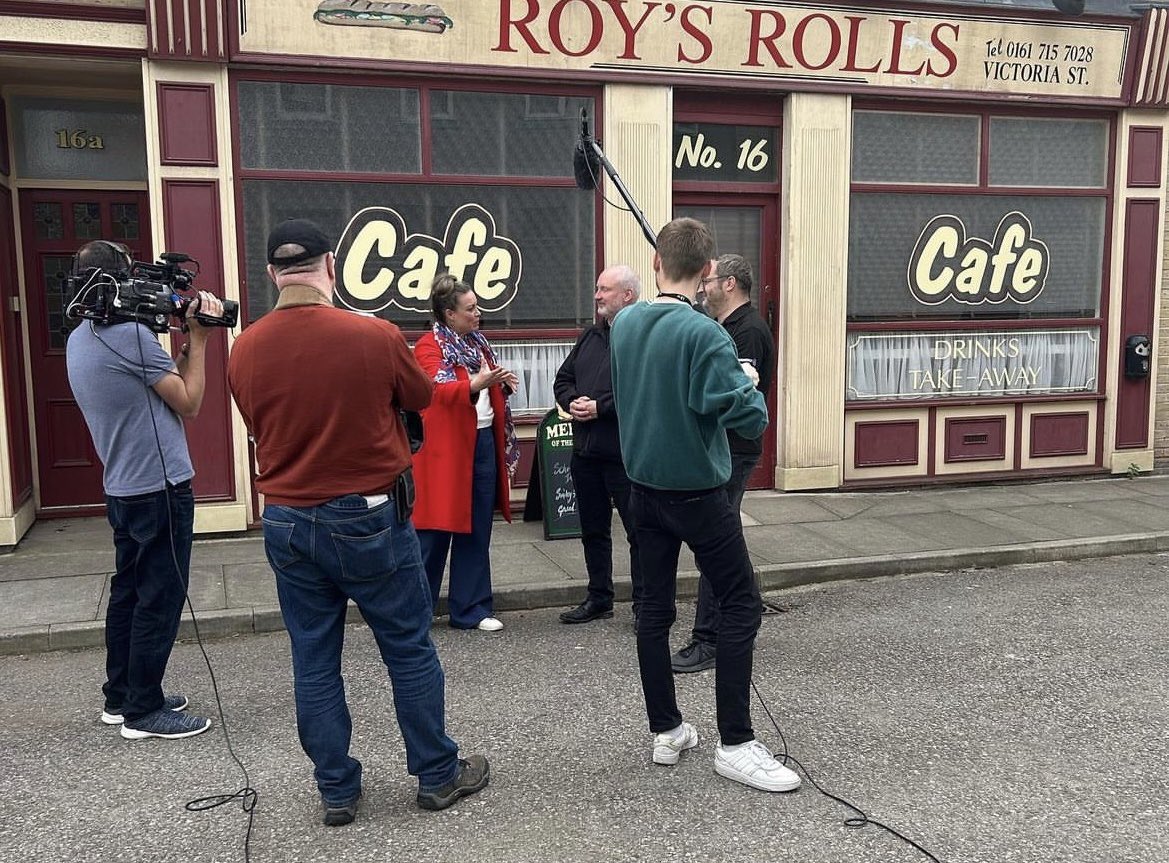 yehitsjack's tweet photo. a fantastic experience working with @thismorning on their coronation street party, live from @itvcorrie! 👑📺 https://t.co/FOBV9rERCY