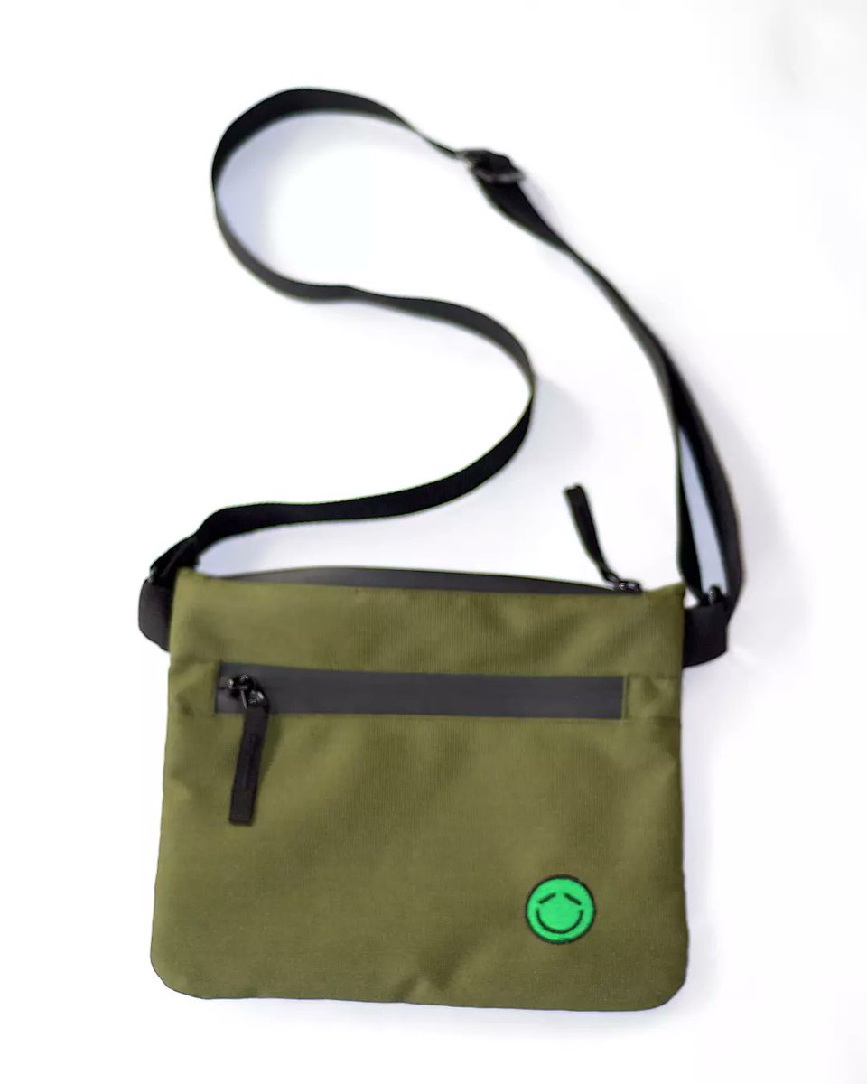 stoney_mob's tweet photo. Double Zip slingbag
Masih tersedia online dan offline di toko Penahitam!
#stoney #stoneymob #stoned #stonedwear #streetwear #doublezip #slingbag #bag #zipbag #green #smile https://t.co/Ns3RoczuSV