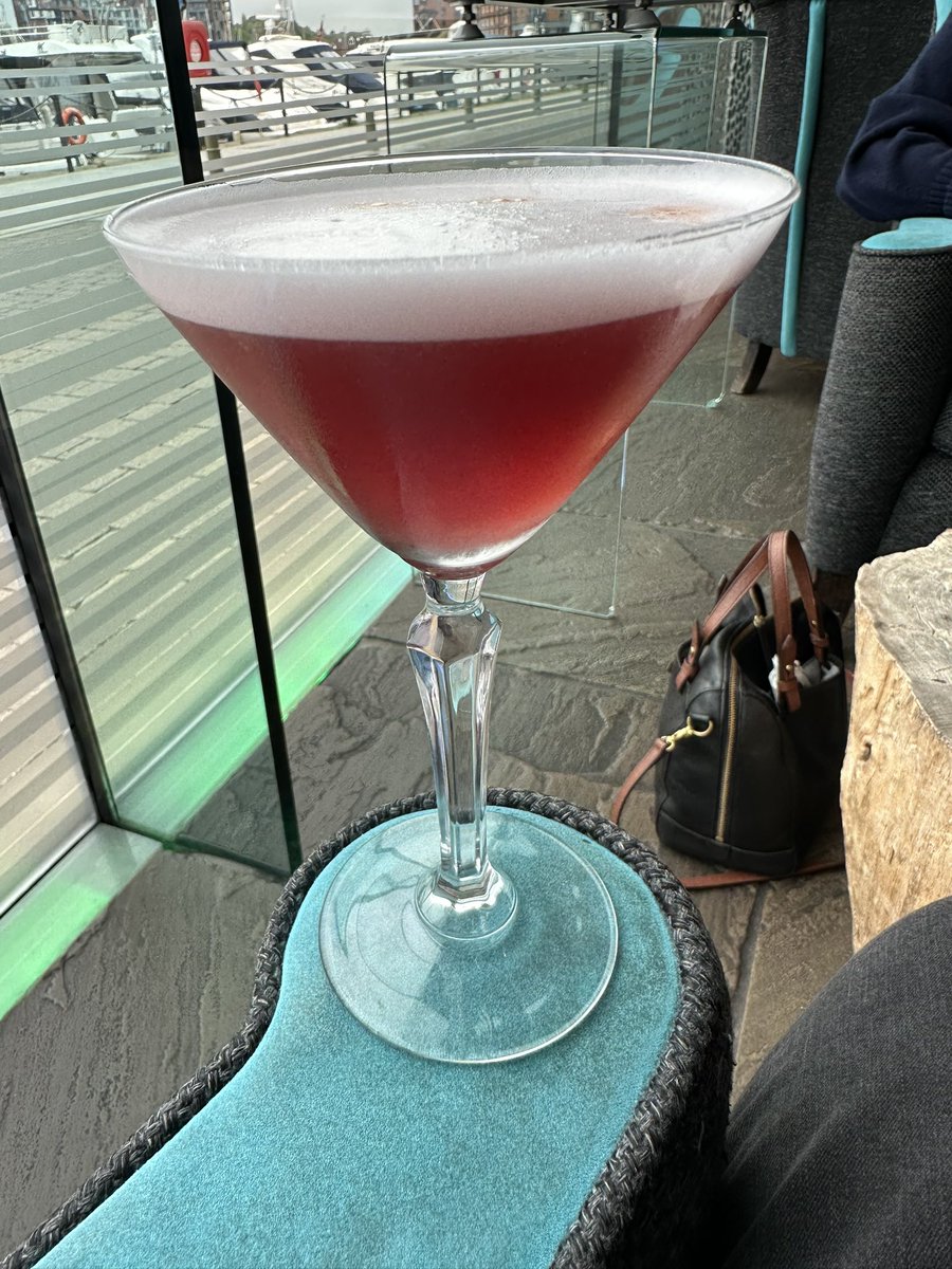 Toasting the King with the King’s Peach cocktail 🍸 <a href="/SalthouseHotel/">Salthouse Hotel, Ipswich</a> #GodSaveTheKing