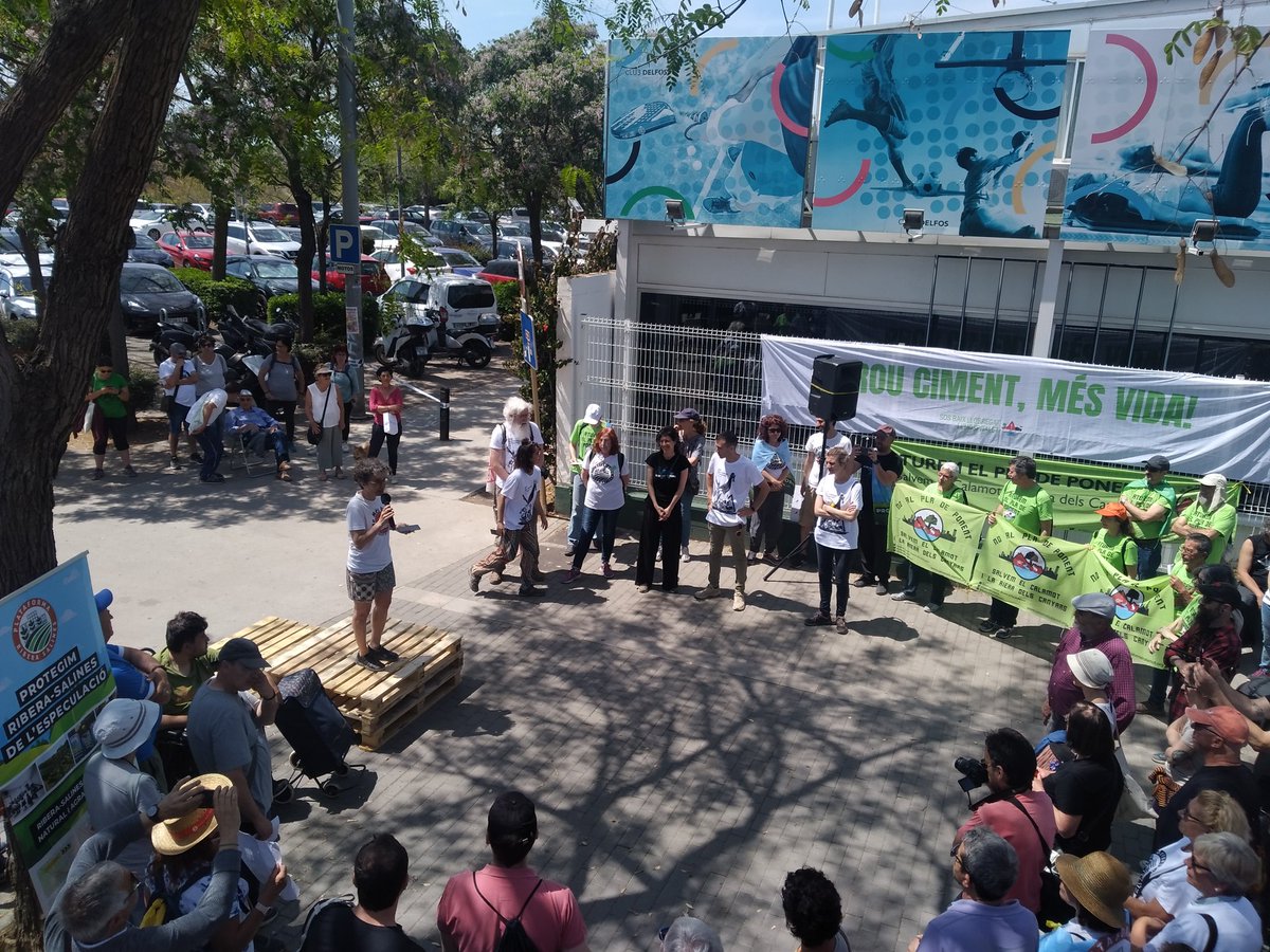 SOSBaixiLh's tweet photo. Denunciem un @pdumetropolita de 💩 i especulatiu🏗, que manté els plans urbanístics en espais naturals i agrícoles

#AturemlUrbanismedeMerda #ProuCimentMésVida 
#StopPDUM https://t.co/1TxCPii8fR
