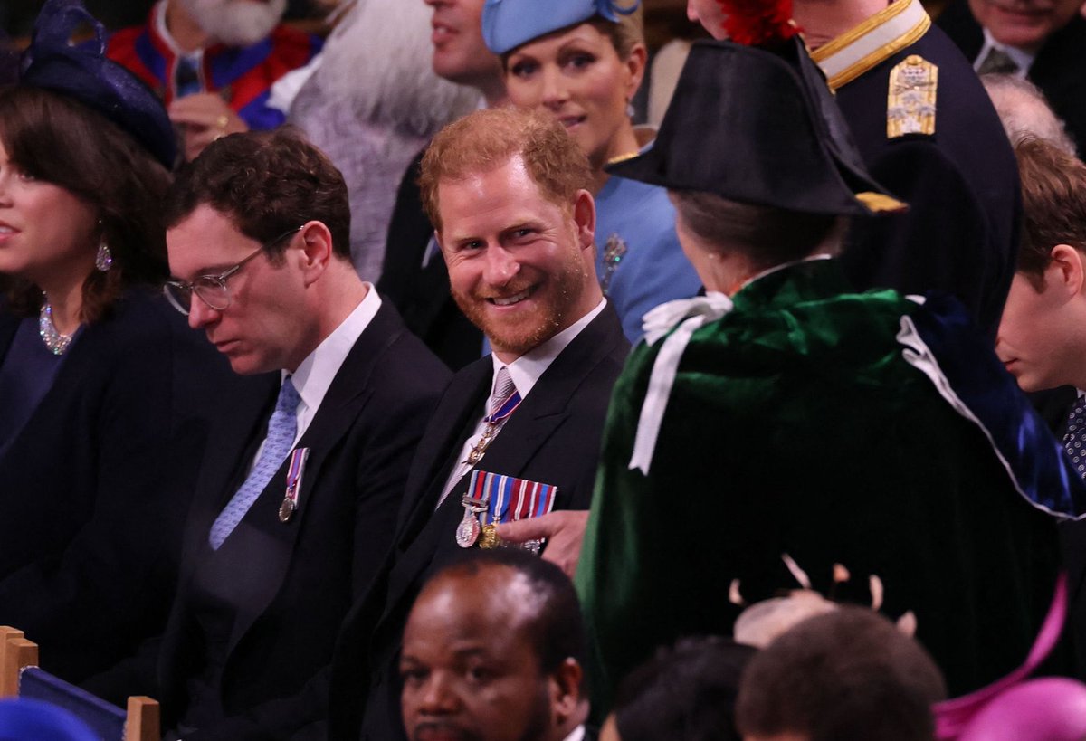 amzP84's tweet photo. I see no cold shoulder’s anywhere!! He looks relaxed talking to Anne and his cousins. The media coverage tomorrow will be that he was alone and snubbed I guarantee! -#GoodKingHarry #PrinceHarry https://t.co/iWtMcrBd3k