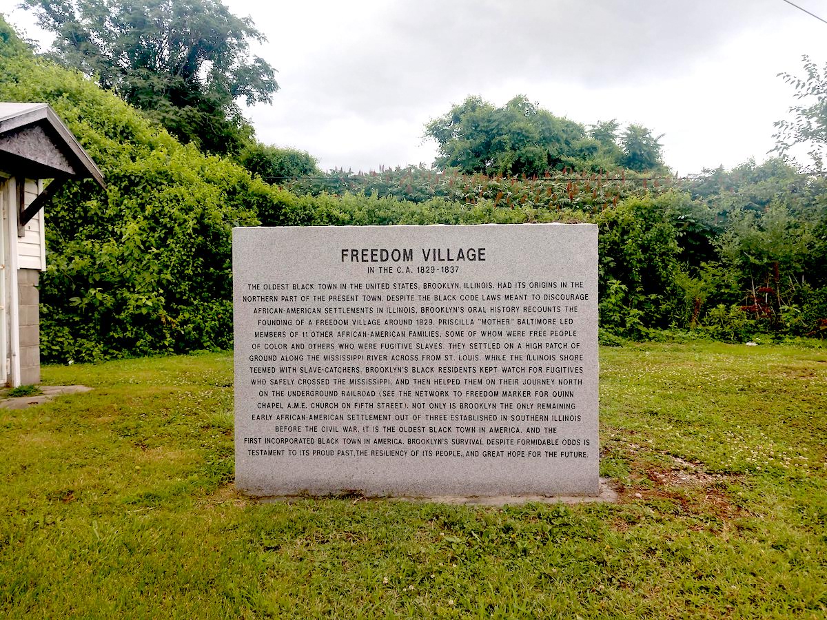 blktownsmatter's tweet photo. In the early 1820s, "Mother" Priscilla Baltimore &amp; husband John led a group of eleven families, into St. Louis, Missouri. They crossed the Mississippi River to the free state of Illinois, where they established a freedom village known today as Brooklyn, Illinois. 1st Black town. https://t.co/SJExhckYWE
