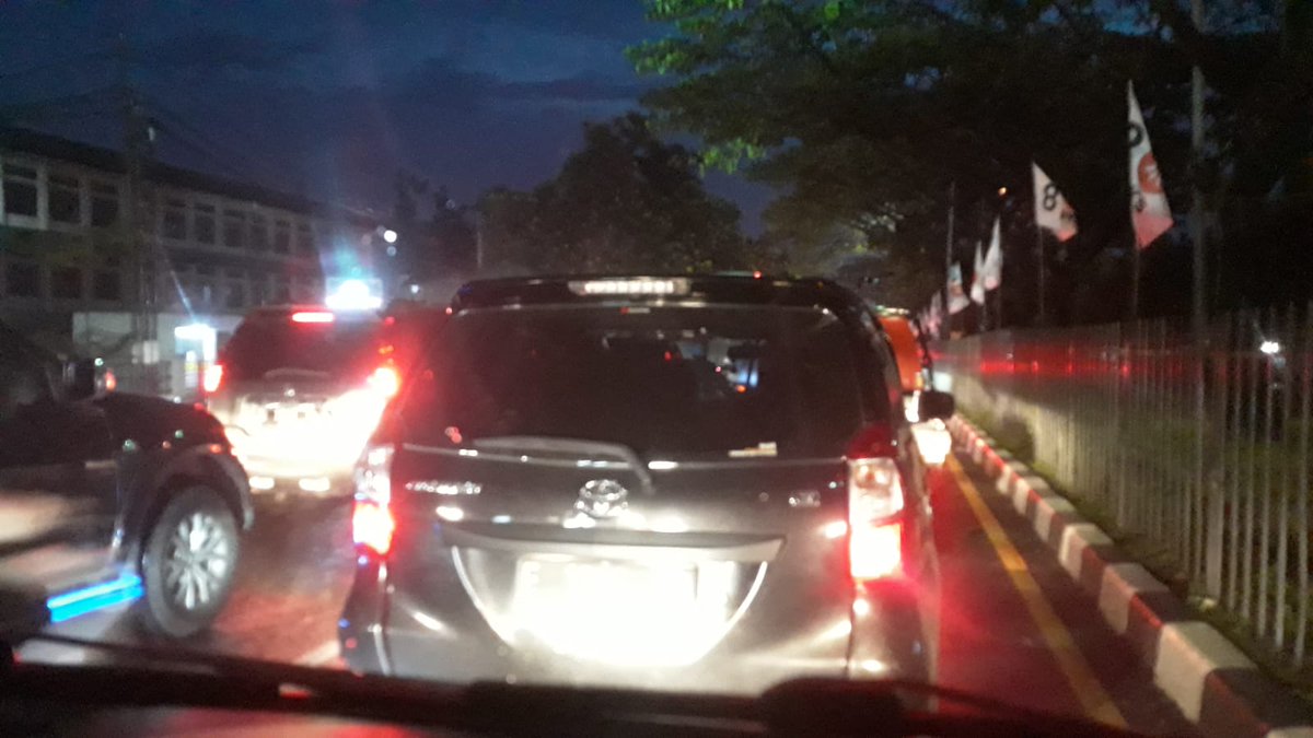 PRFMnews's tweet photo. 18.30 Samsat Soeata - Carefour Kircon macet panjang
πΈ Iwan Ciwoy
#CitizenReportPRFM https://t.co/bmHHGwYX0F