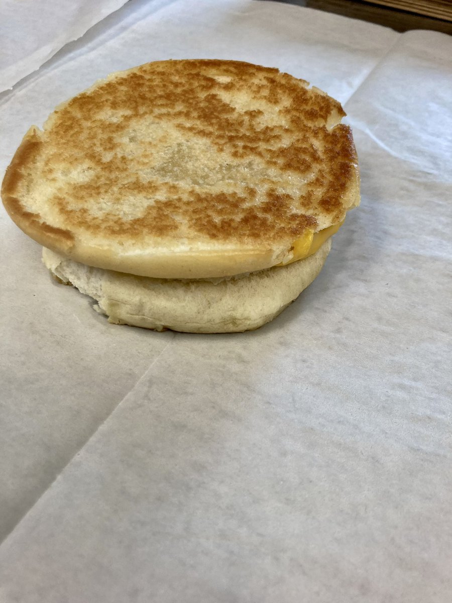 Achatzsocial's tweet photo. It's the weekend!!! Call up the squad and meet at Achatz Burgers for burgers, shakes or malts on the go!#burgersandshakes #algonacmichigan #marinecity #fastfooddoneright #fastfoodburger  #stclairshores #macombcounty #claycounty #newbaltimore #richmond #newhaven #mountclemens https://t.co/Ylt5ytkwTX