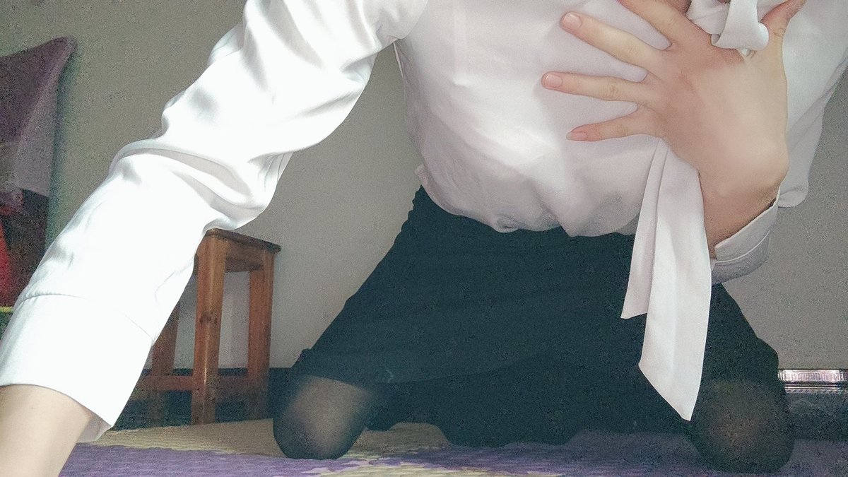 SSSCCCSSSF's tweet photo. 包臀裙小狗 #包臀裙 #黑丝 #四爱小狗 #职业装 #女装子 #伪娘 https://t.co/YUisF4fGwM
