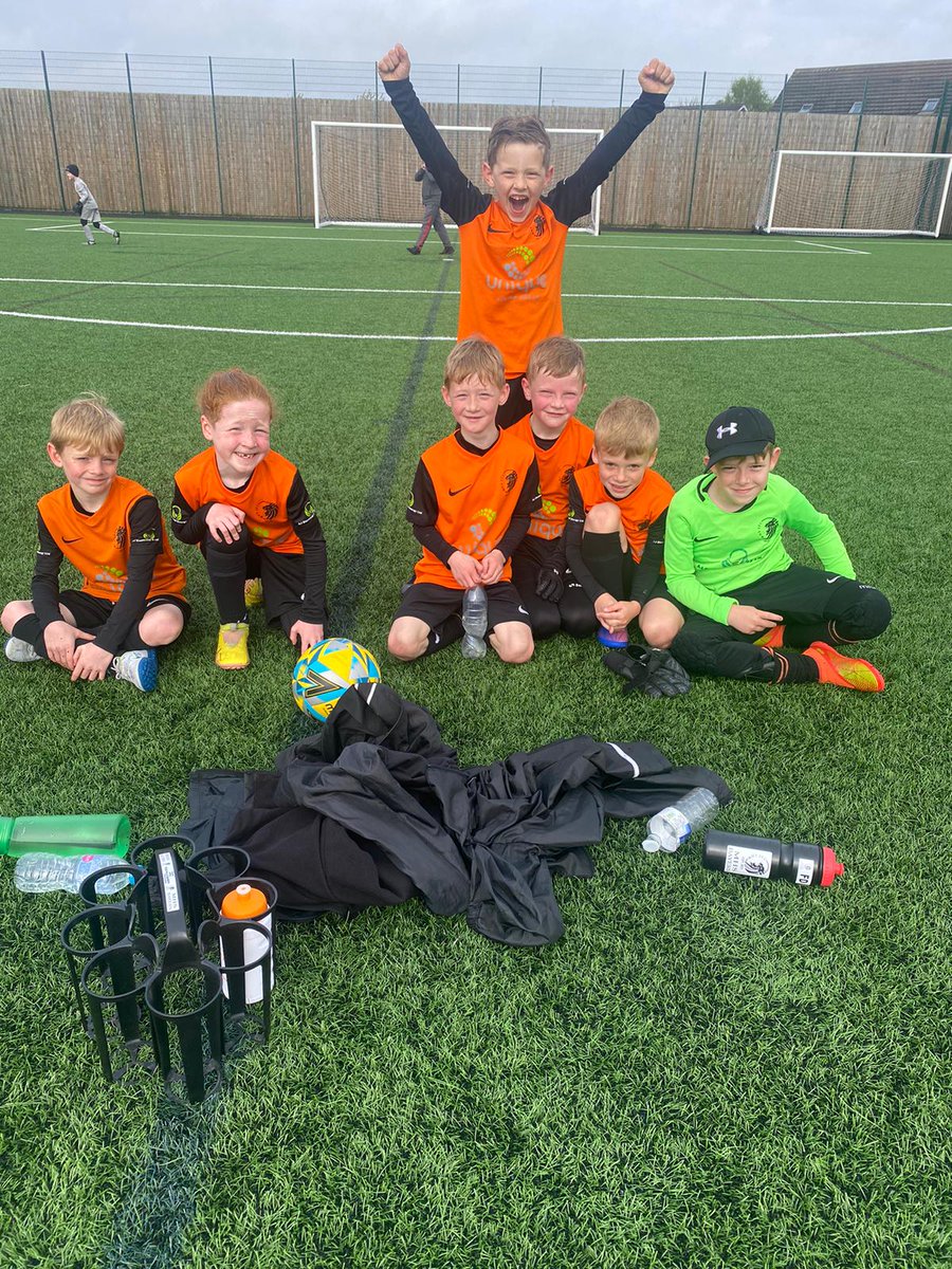 bayern_mhs's tweet photo. Nice change to watch with the parents and see these boys pass it around so well at times against a well organised @fgs_u7 @_MYFL some well worked passing goals today 👏Refs MOM Bobby who has been excellent this season and developing into a brilliant young footballer @jumpincuk https://t.co/OQihun78BT