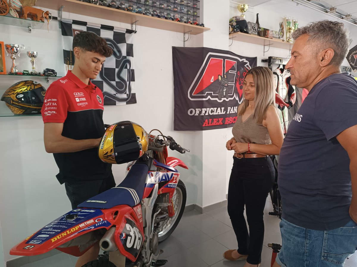 🏍️ Hui hem estat amb @AEscrig17

Amb ell i la seua família hem fet un recorregut per la trajectòria del jove pilot de Puçol.

14:30 hores <a href="/apuntnoticies/">À Punt NTC</a>📺