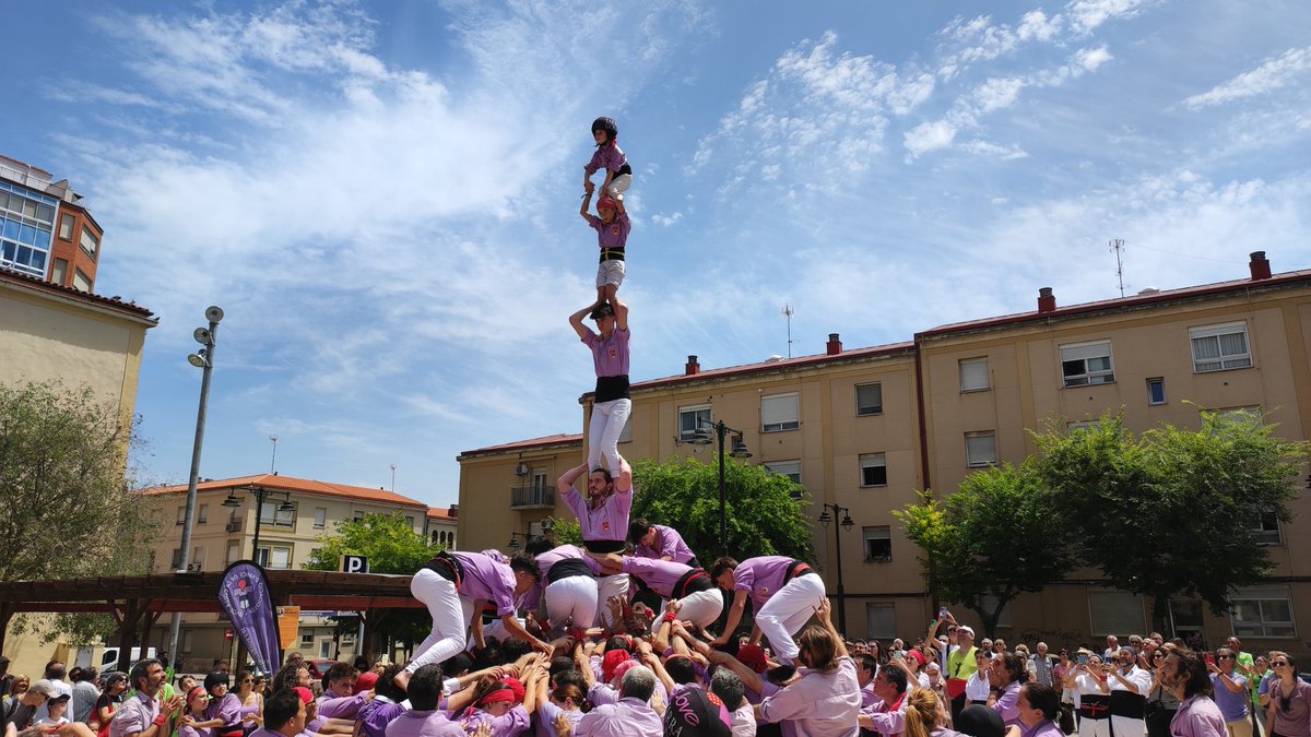 Continuem amb el 4 de 7 amb l'agulla! 

#TornaLaJove #castells #Trobades2023