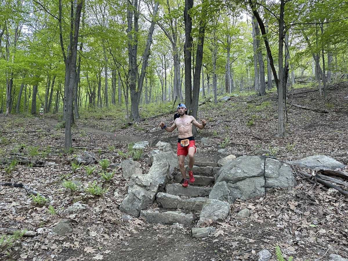 usatf_mut's tweet photo. More through 7 miles https://t.co/SwJxyY7Iy1
