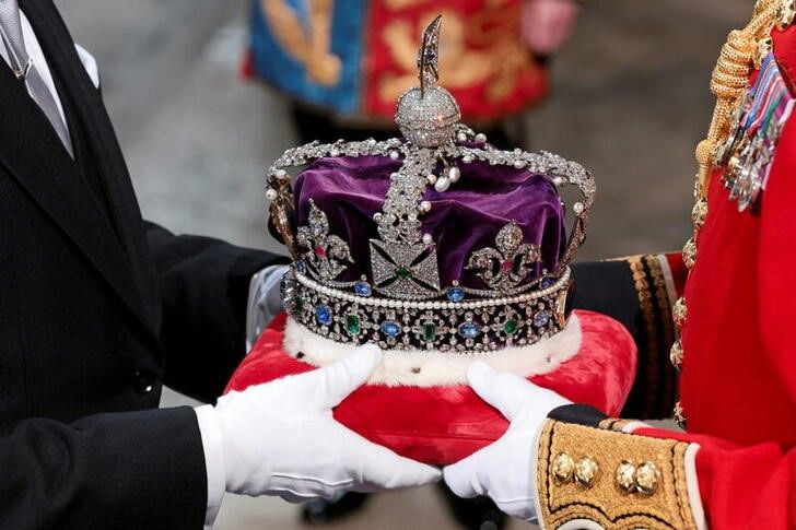 TheNancyRoc's tweet photo. South Africans call for UK to return diamonds set in crown jewels #https_daddy
#CharlesIII
://www.reuters.com/world/africa/south-africans-call-uk-return-diamonds-set-crown-jewels-2023-05-04/ https://t.co/HdJJ2gBdsE
