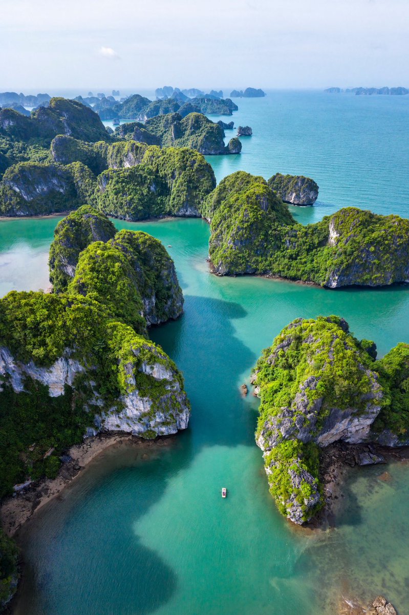 viewsoff's tweet photo. Paradise in Vietnam. https://t.co/QjlRDnxhlO