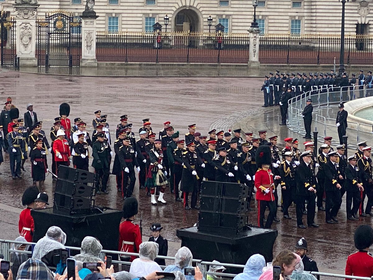 More photos of the ⁦@RoyalGIBRegt⁩ at Buckingham Palace. Thanks to veteran Ben Mead.