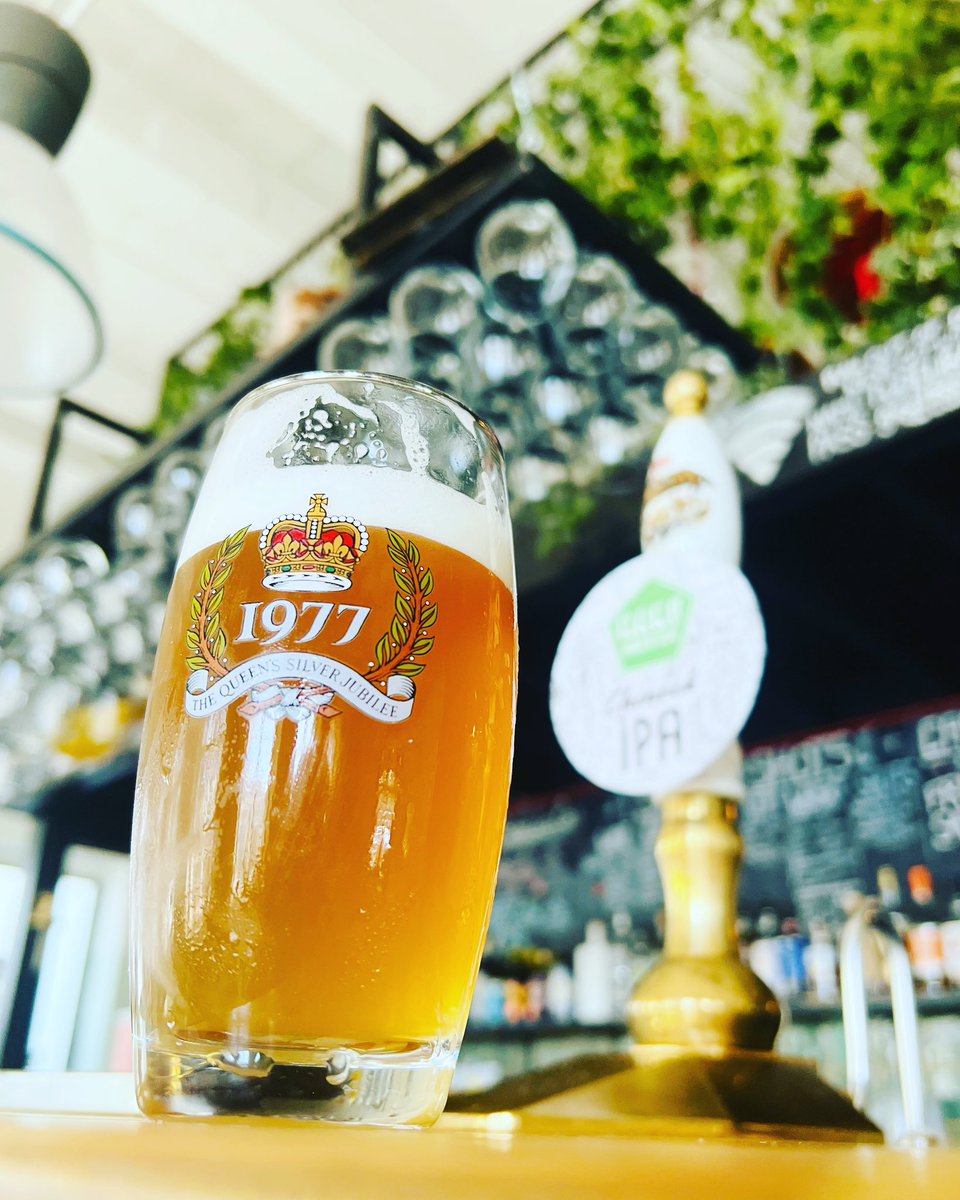 Beer fit for a kings crowning! <a href="/MakuBrewing/">Maku Brewing</a> Chinook IPA #caskale