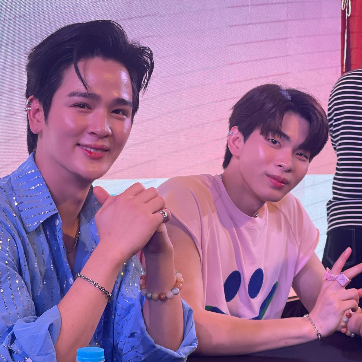 yoontontccid's tweet photo. Congratulations for the success of 1st Fan Meeting Yoonton in Myanmar 🌻🐳
#YoonTonFMinMM https://t.co/ovxcLTU2av