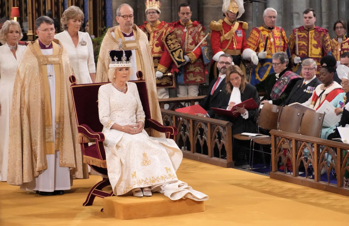 enews's tweet photo. King Charles and Queen Camilla have been crowned! 👑 https://t.co/TsbaqufRdP https://t.co/bj8UC4N66F