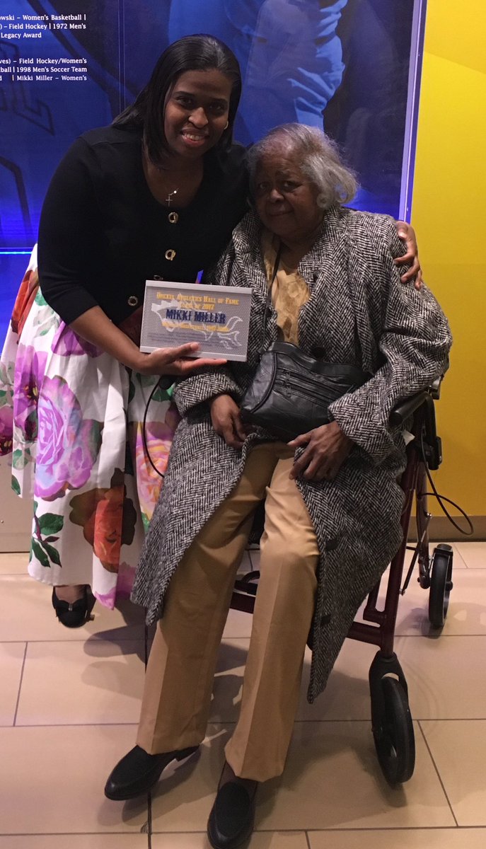 ikkim40's tweet image. It was a tough day for me yesterday. I want to thank everyone that came to my grandmother’s service. I sincerely appreciate every call, text, card, flowers, and kind words sent to me and my family. THANK YOU 🙏🏾 ❤️