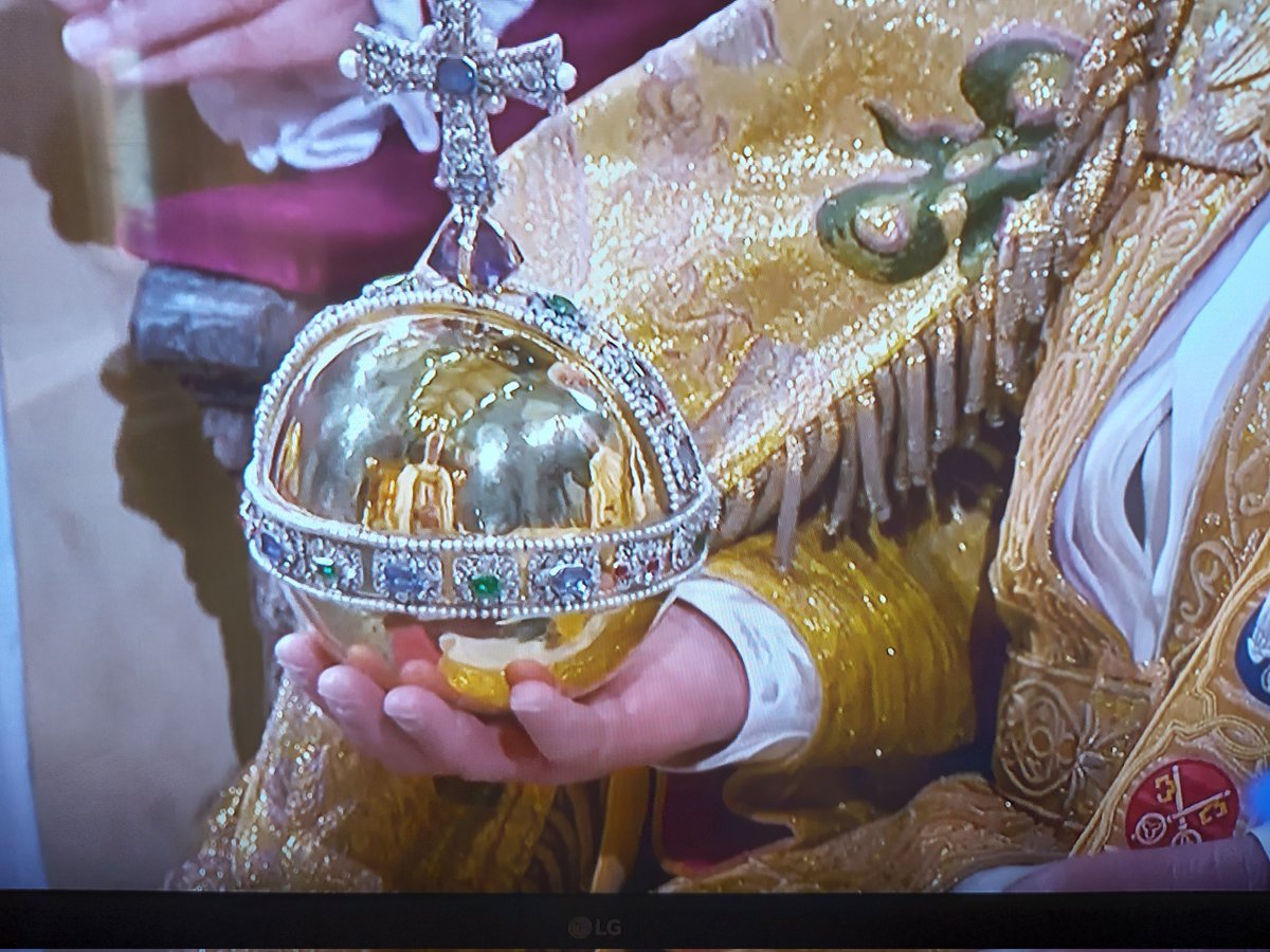 Jose_Aguirre80's tweet image. Yo solo diré que los que hemos jugado #AssassinsCreed sabemos de sobra lo que se esconde ahí dentro en la #Coronation