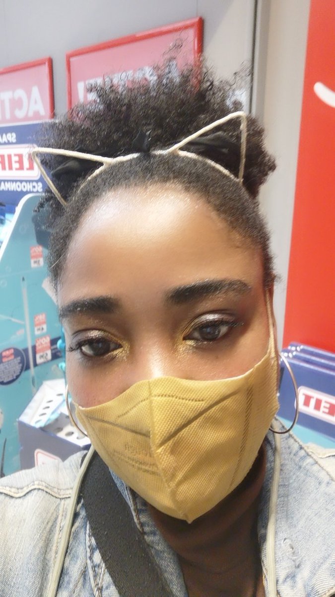 Mxstr76ArmyMom's tweet photo. Another day of wearing my ears and another mask. #Anxiety #Borderline #adhd #BPDpositive
Singing along to Alicia Keys today. https://t.co/AkwcOiiDqa