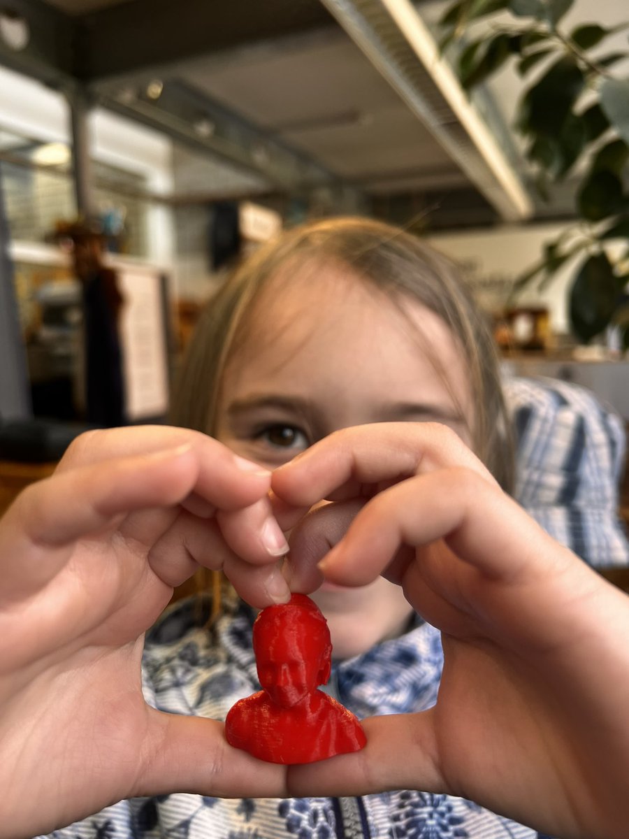 AnettHeim's tweet photo. #bcbs23 3-D Kopf erstellen und ausdrucken https://t.co/1ISVXjq748
