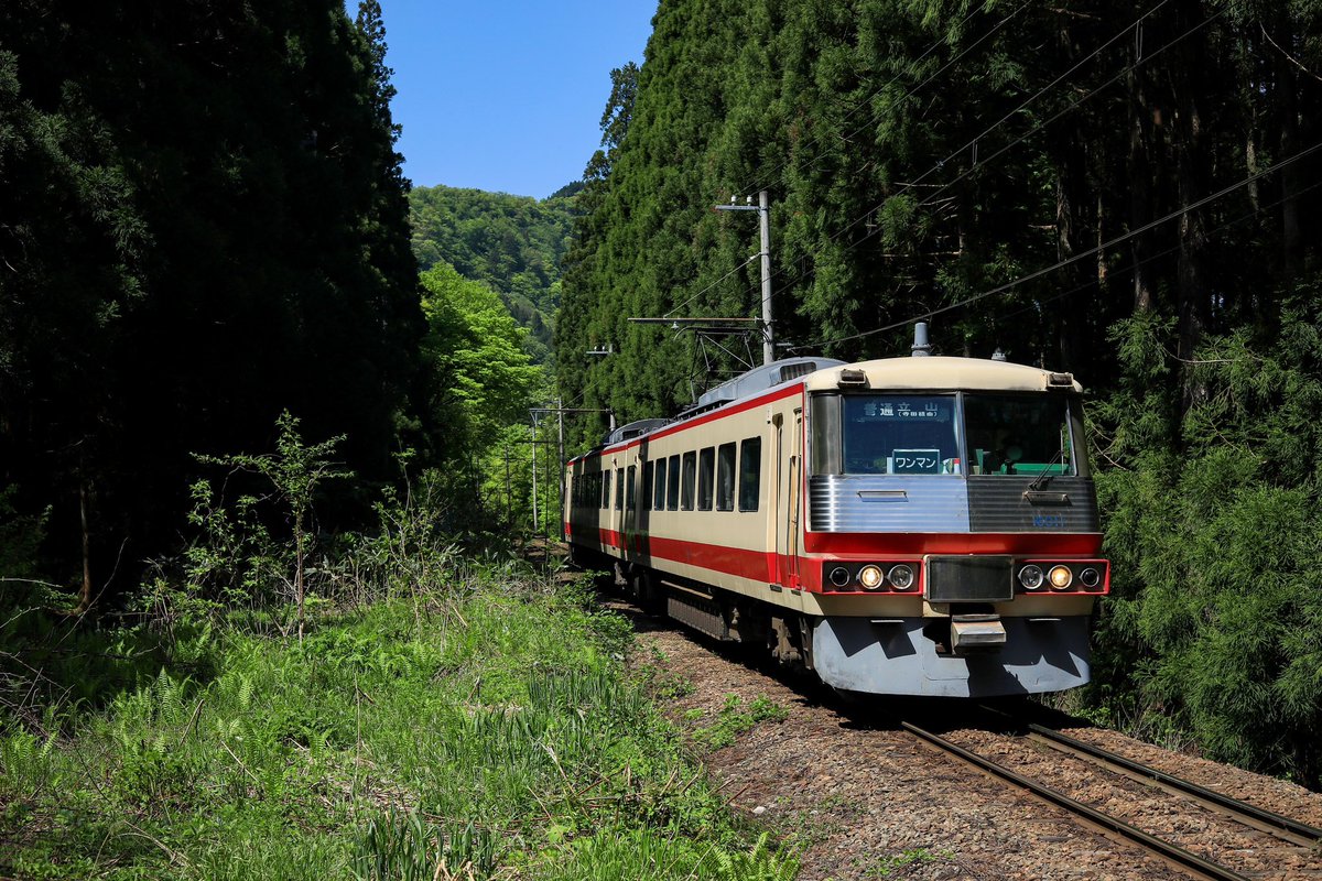 y1107_'s tweet photo. 5/3-4 富山地方鉄道 20021F,16011F
地鉄レッドアローを求めて約1年振りの地鉄へ。
3連運用が少ないため、お昼頃からは2連の11Fをメインに撮影して回りました。 https://t.co/H6asOmEqYS