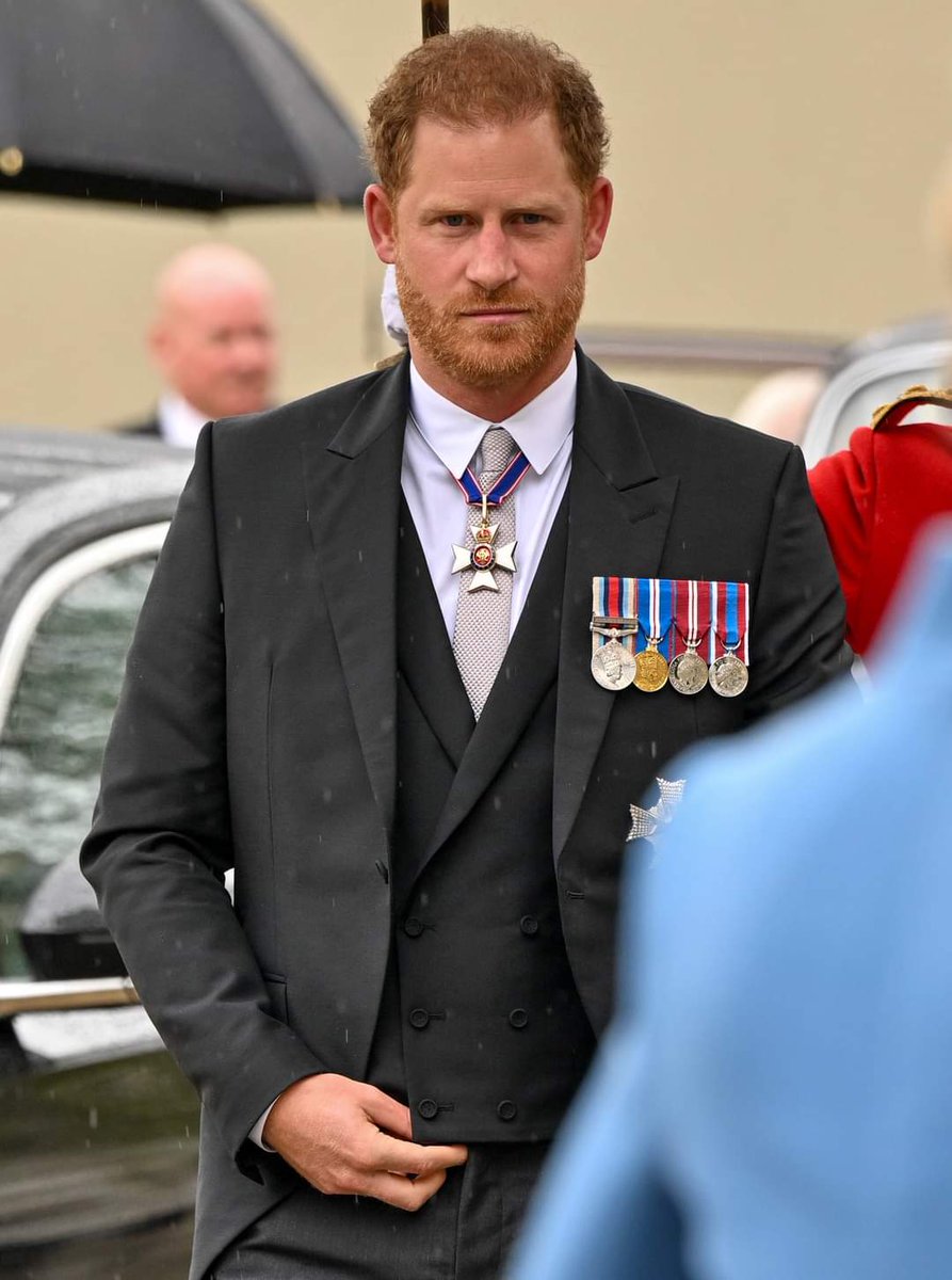 BellahBydesign's tweet photo. The only exciting thing about the coronation here is seeing the Duke of Sussex, Prince Harry 🤴 

Wishing Prince Archie of Sussex a very happy birthday 🎂 

Ps: once again he wasn't allowed to wear his military uniform 🙄 😒 
Why is Andrew all geared up then...nonsense madness https://t.co/h06Cnfdf0W