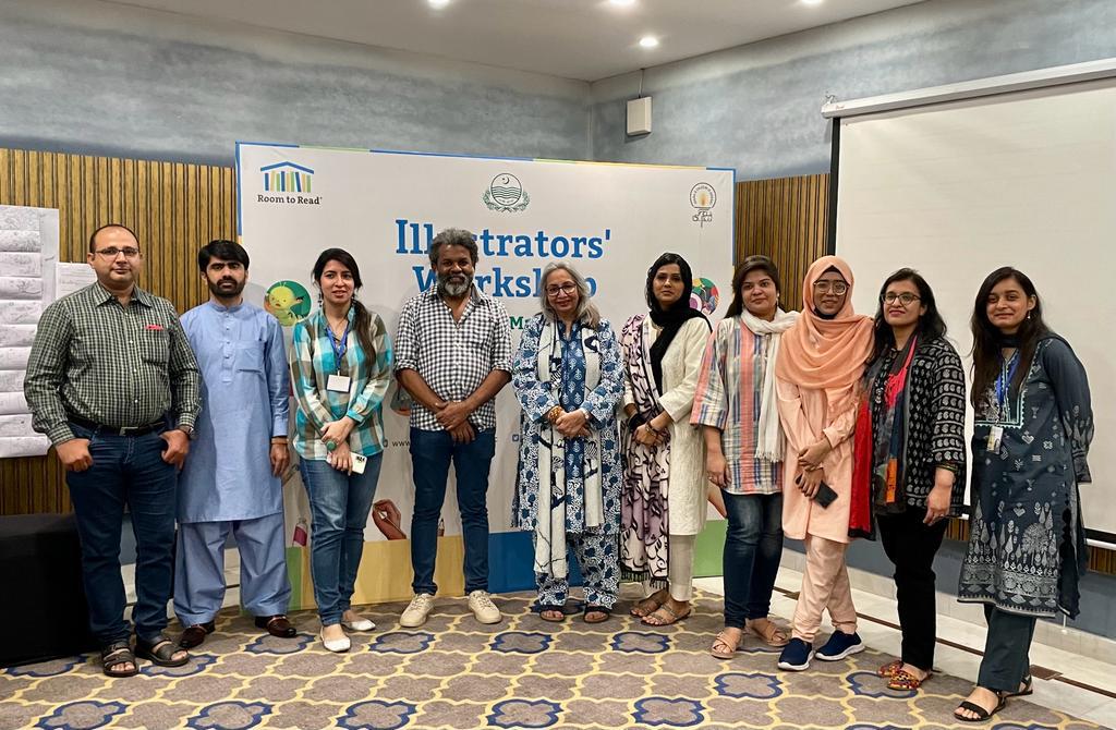 itacecorg's tweet image. Final day of the Illustrators’ Workshop organized in Lahore by #ITACEC&apos;s #PakistanLiteracyProject in partnership with @RoomtoRead 
Mahesh Prathirathna and @husain_rumana have been working with the #illustrators, #ArtEditors and text editors along with the three publishers
(1/2)