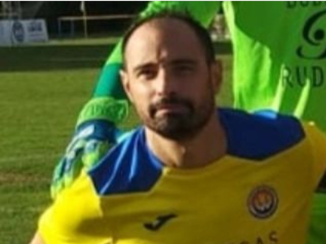 cdsanesteban's tweet photo. Desde el club deseamos a Farru, el capitán de nuestro equipo absoluto, una pronta recuperación de la operacion del menisco a la que sometió ayer. Esperamos que pronto esté jugando otra vez al fútbol vistiendo la amarilla. https://t.co/jikUTO5b1r