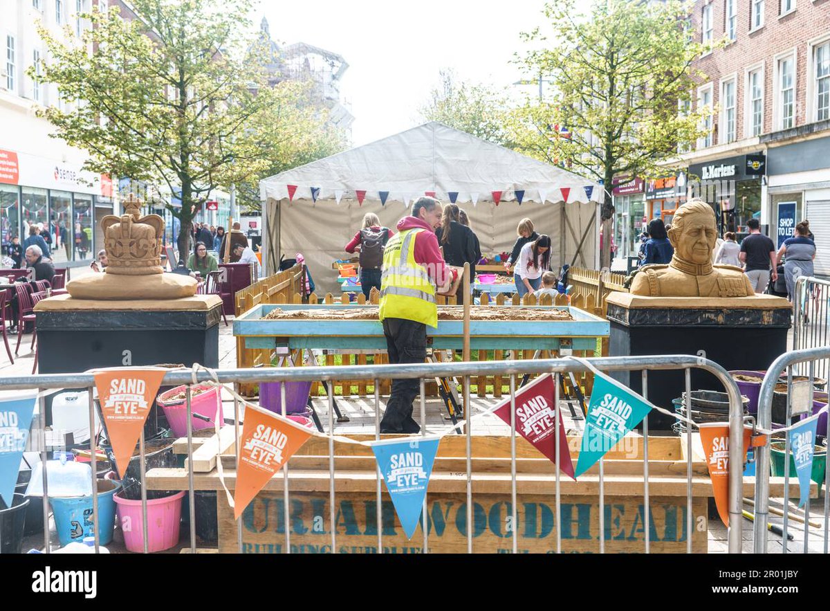 MaranathaPhotos's tweet photo. #Sculptures of the King and Crown by #PeterMcKenna and team from #SandInYourEye. Made in the studio, the sculptures took 5 days to fashion. #Hull @hulllive @yorkshirepost @Alamy_Editorial https://t.co/NsZ3mUEGQb