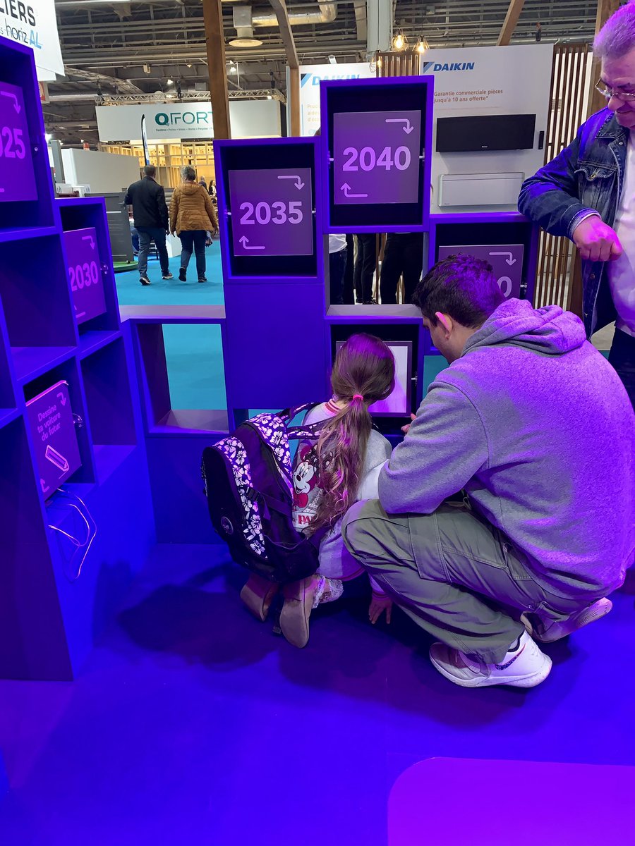 Dernière ligne droite pour la @foiredeparis ! Plus que 3 jours pour venir découvrir l’Electric Box, un stand dédié à la #MobilitéElectrique, et en savoir plus sur les primes Advenir ⚡️ 📍Rendez-vous au Hall 3, allée C