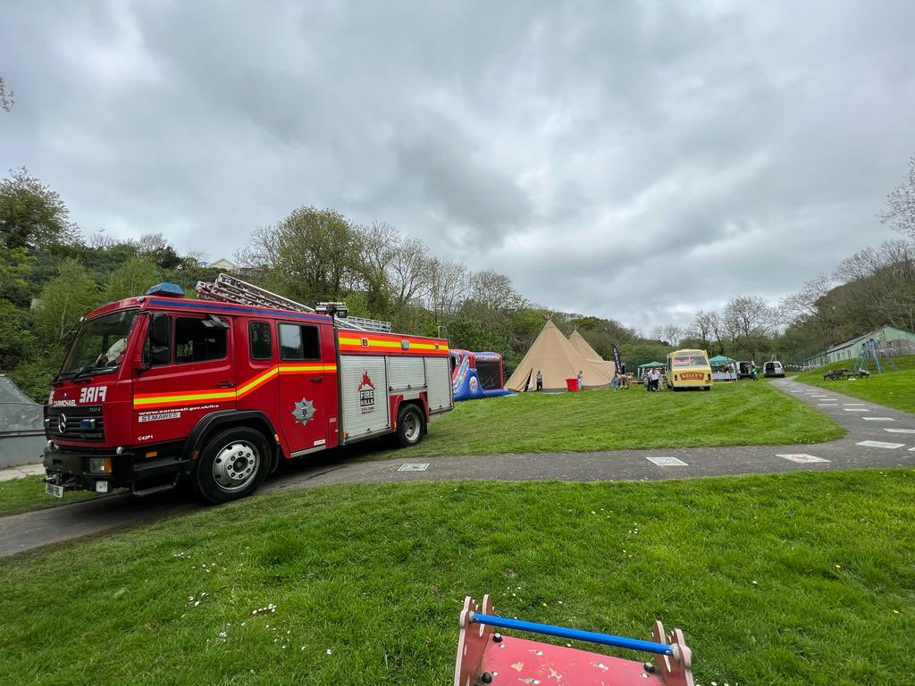 Waiting for the celebrations to start 🥳🥳👑🤴🇬🇧