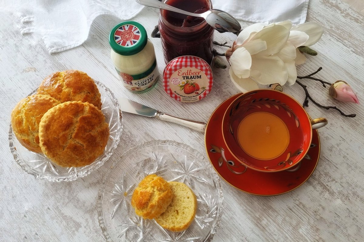 Ich habe heute köstliche englische Scones zum Tee gebacken. Aus Gründen 😅 <a href="/RenateBergmann/">Renate Bergmann</a> haben Sie denn in London auch welche probiert? #Coronation #KingCharles