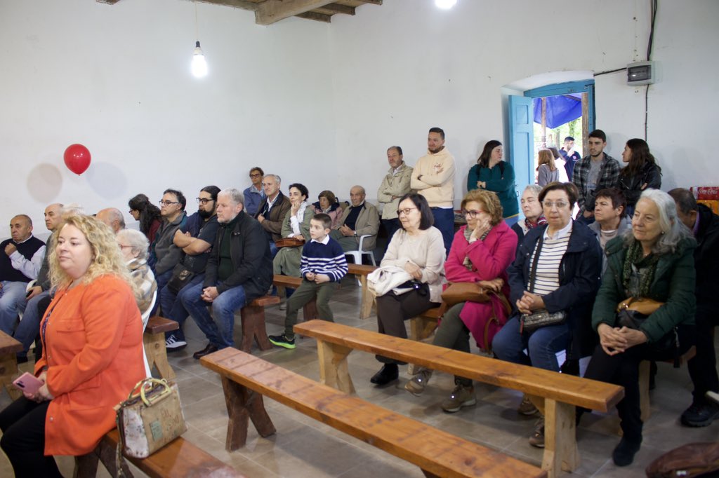 Hoy he asistido a la II “Xunta Vaqueira” celebrada en mi pueblo natal, El Pevidal. 

Como alcalde de Salas y candidato a la reelección me comprometo a seguir colaborando con este tipo de iniciativas tan necesarias en nuestra zona.

#AcercandoOccidente 💙💛