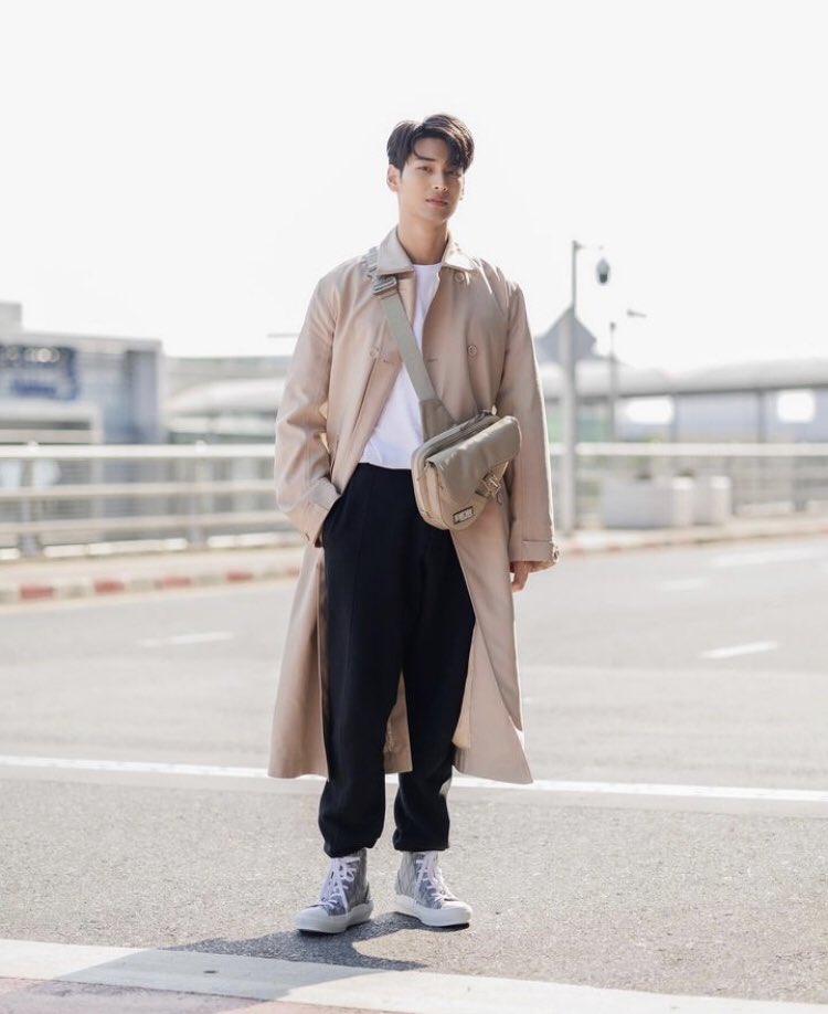 thaiupdate2021's tweet photo. Actor Spotlight: Apo Nattawin 

(Click on the heart ♥️ button in the article to support your favorite star)

https://t.co/LnCFges5PW

#Nnattawin #อาโปณัฐวิญญ์ https://t.co/Ygg4zL4yHS