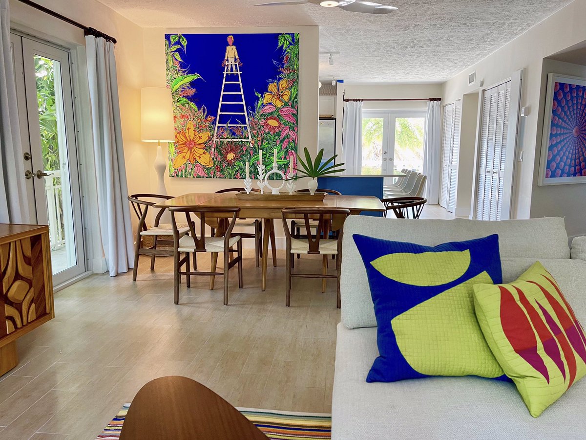 jonjoelliott's tweet photo. ‘Hope’ hung in its new home in the #Florida keys https://t.co/9Dbr1ajoz9 https://t.co/kJS3FIeEx4
