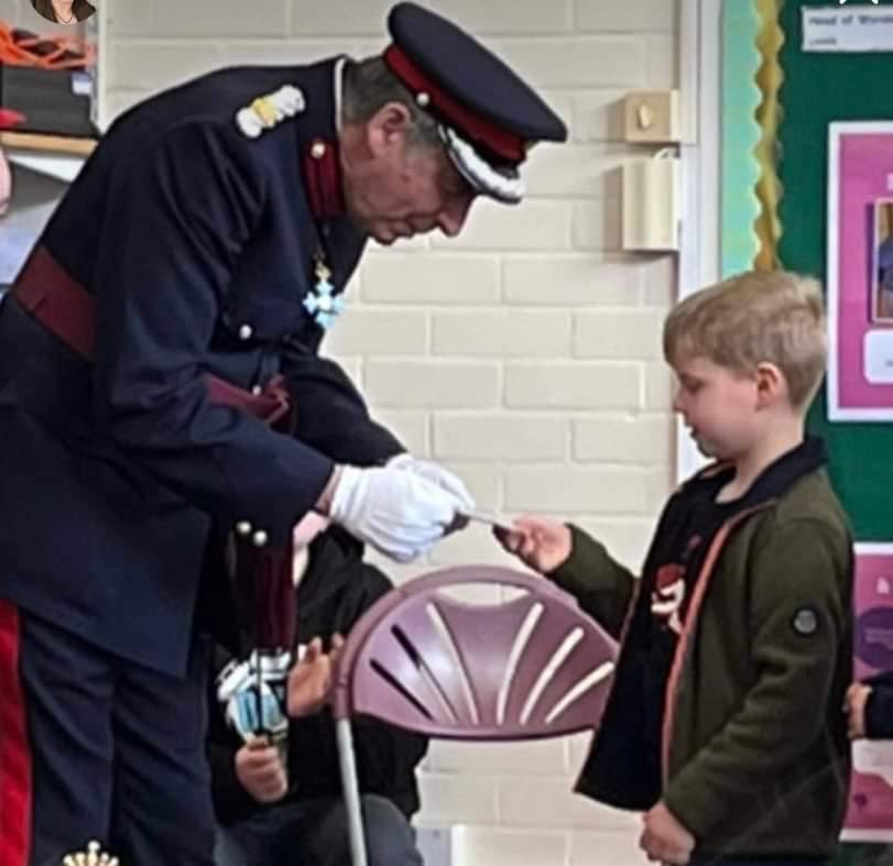 BroadheathCE's tweet photo. Yesterday, we had a very special visitor join our celebration assembly. Lieutenant David Green presented the Kingfisher children with a commemorative coin on behalf of the King for their work on the Queen’s Garden Project earlier in the year. It was a pleasure to welcome him. 🤴 https://t.co/SMR0WNtHcG