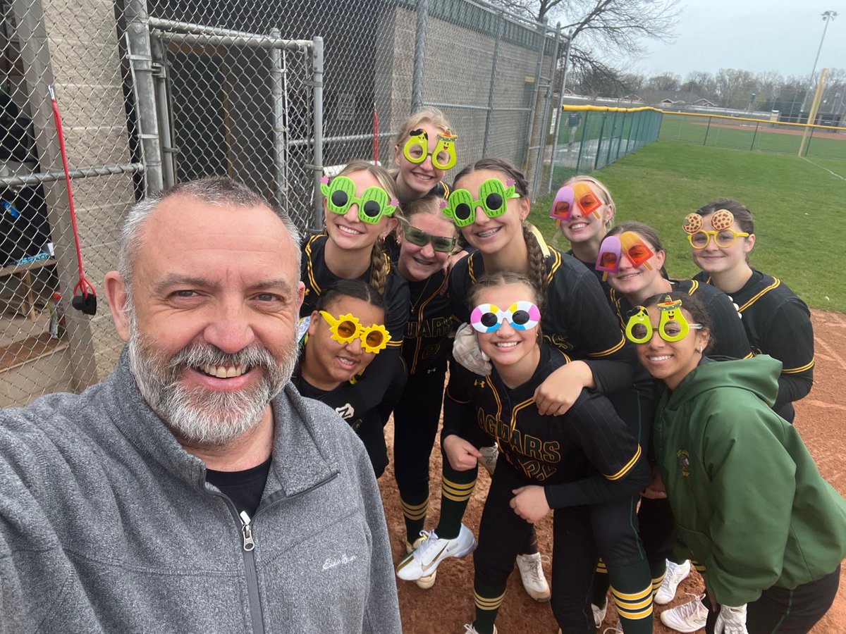 ProductionsW7's tweet photo. Who needs coffee to get your day started when you got a fun team like @Ashwaubenon_sb to hang out with! https://t.co/lj3QFlBU8z