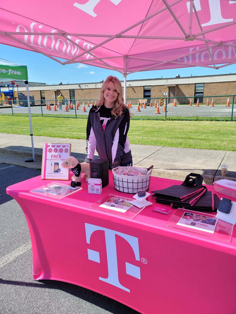 kimtorres023's tweet photo. We are out and about the community today sharing information and best practices for protecting our children for Children's Safety and Wellness Day in Woodstock, VA #community, #629F, #safety, #children, #bettertogether, Come see us! https://t.co/5okON3sEfU