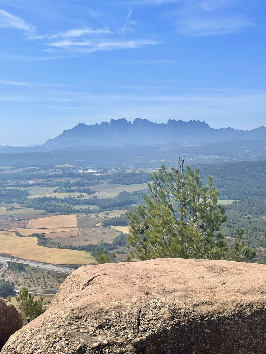 enfermerarunner's tweet photo. Si hay que empezar caminando, se camina…..ya llegará el correr #collbaix #montserrat #bages @RossellMoi https://t.co/EdNBMjb5xk