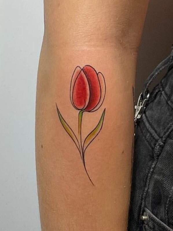 Tulip Tattoo🌷 Done by our Marta....Fine lines and colour work.
#tuliptattoo #colourtattoo #tattooartist #hackneytattooparlour #tattoostudio #ink #girltattoo #hackneycentral #flowertattoo #springtattoo #tattoodo #femaletattooist #tattooist #inked