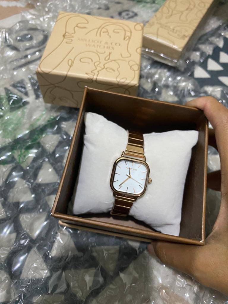 _mimisaidi's tweet photo. Banyak barang extra PS dulu tak terjual, kalau sis nak bagi free ada yang nak takkk 😍

Giving Miliot &amp; Co watch to 1 person. Hopefully giveaway ni dapat sambutan. First time ni 😬

1) Follow, rt this tweet &amp; pinned tweet (refer next tweet)
2) I announce hari selasa 9 May okie https://t.co/9TewwmEiFE