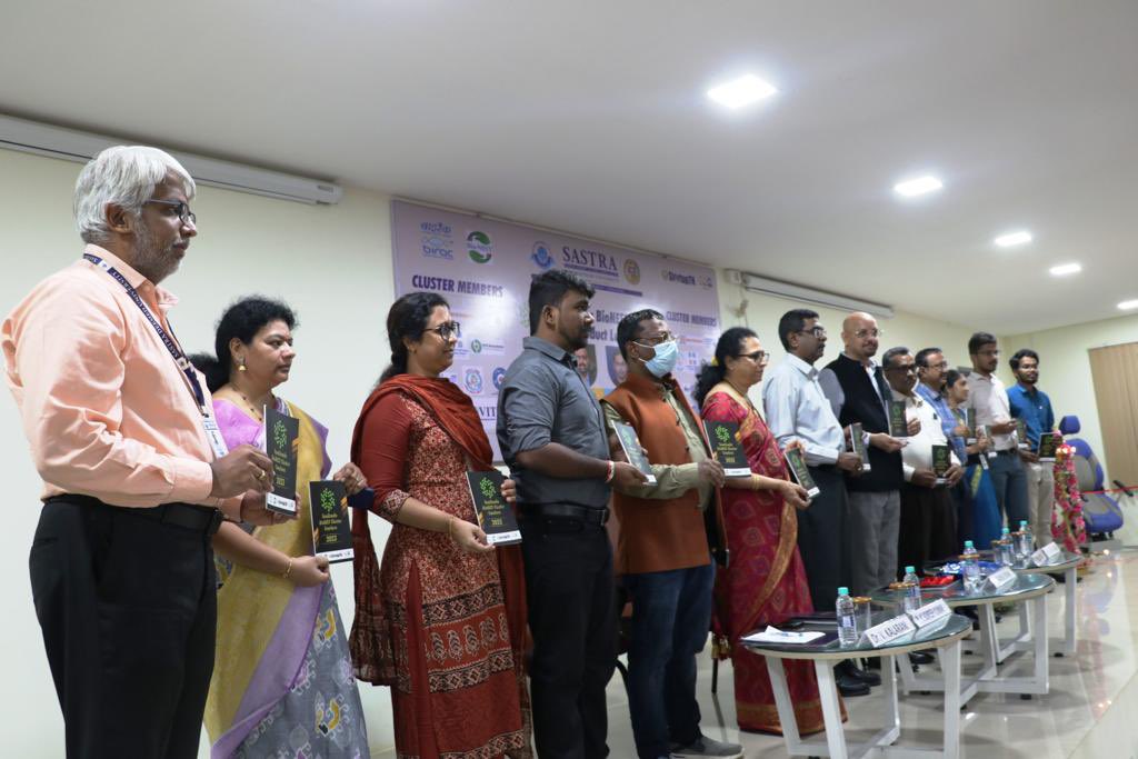 TNBiocluster's tweet photo. @DrManishDiwan, @BIRAC launched 10 products from TN BioNEST Cluster at @SASTRAUniv today. @TNBiocluster has a combined incubation space of >80,000sqft, 417 incubatees, 190 startups, 107 women led startups. In 2022-23, Cluster filed 58 patents &amp;24 were granted. Abt Rs124 CR raised https://t.co/60TUV6Adam