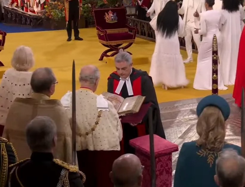 abtapl's tweet photo. Unquestionably the best bit of the #Coronation was when #CharlesIII didn't get to kiss the Augustine gospels because even mighty Kings must submit to the authority of #librarians.
#Coronation2023 https://t.co/BhhUAAizvM