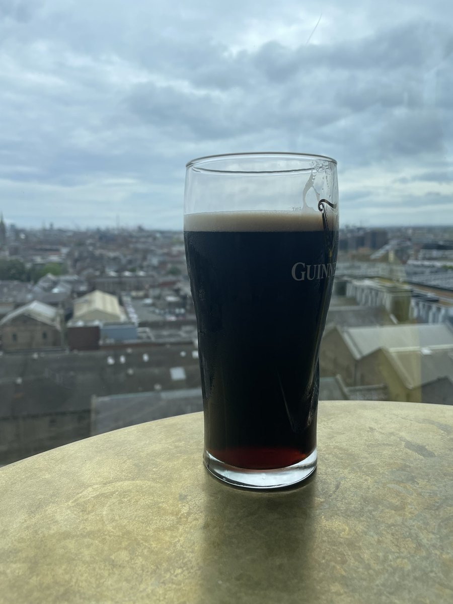 Alexalos70's tweet photo. Despres de tornar a gaudir del #boss …una bona negra!!!#dublin #guinness https://t.co/bCMoPEoCt1
