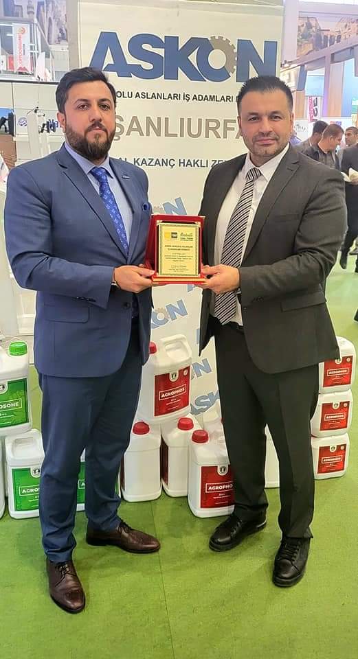 askongantep's tweet photo. Yönetim Kurulu Üyemiz, Gold Fuarcılık Yönetim Kurulu Başkanı Sayın Yıldırım ÖZKANLI 
ASKON Şanlıurfa Şube Başkanlığımıza Tarım, Gıda ve Hayvancılık Fuarına Desteklerinden dolayı plaket takdiminde bulundu.
#GoldFuarcılık 
#ASKONŞanlıurfa https://t.co/tcs05lrKcg