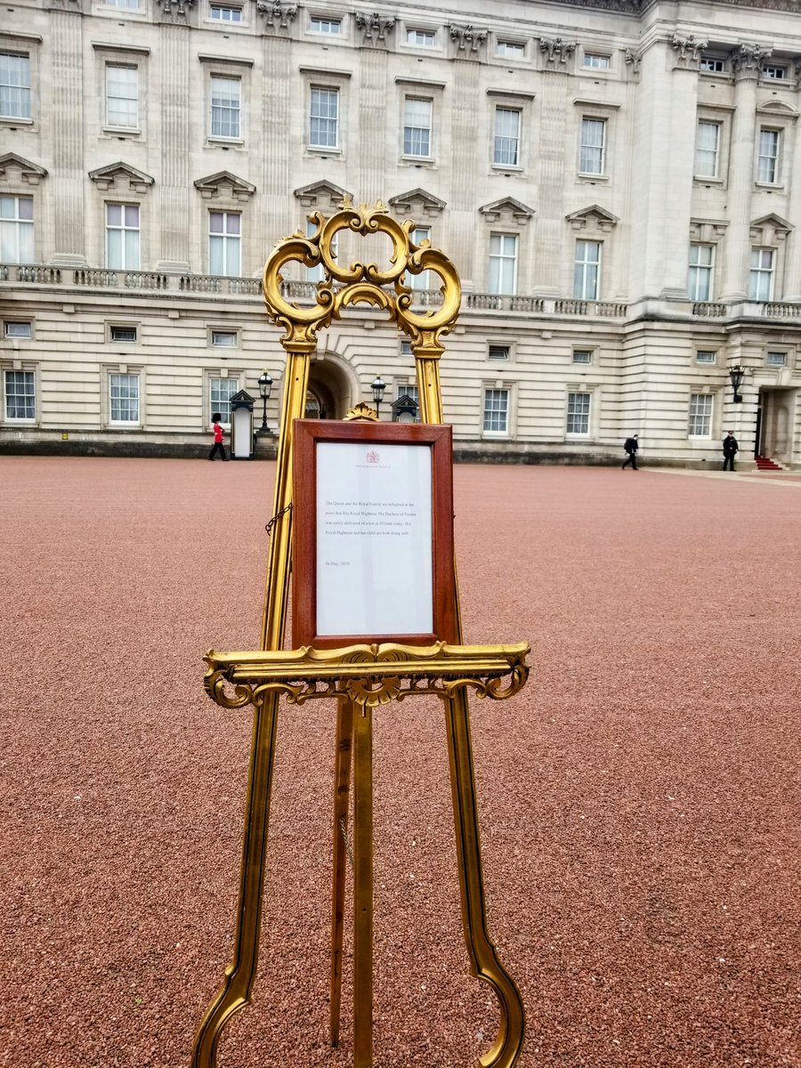 cbg_photos's tweet photo. On this day 4 years ago I shoved my arms through the gates of Buck House to snap this picture. Long Live #HRHPrinceArchie
#PrinceArchieTurns4 https://t.co/IFguB3bdEJ
